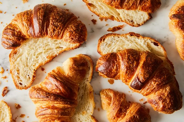 Yeasted puff pastry dough