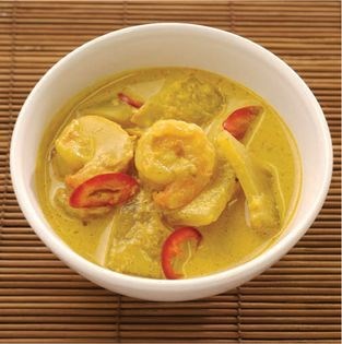 Yellow curry shrimp, with tamarind and green papaya (Kaeng leuang goong)