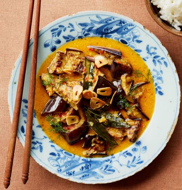 Yellow curry with baby aubergine