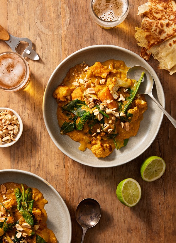 Yellow kūmara, cauliflower and lentil soup curry