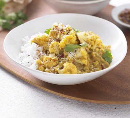 Yellow lentil & cauliflower curry