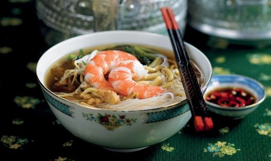 Yellow noodles in soup with prawn [shrimp] garnish (Hokkien mee soup)
