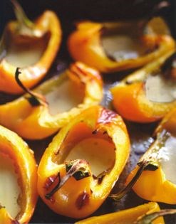 Yellow peppers with bagna cauda (Peperoni gialli con bagna cauda)