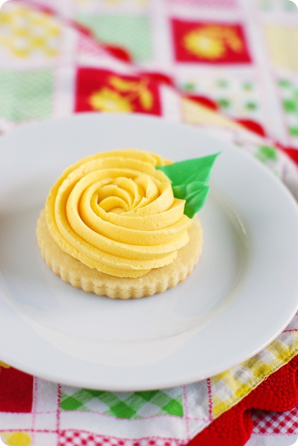Yellow rose cookies