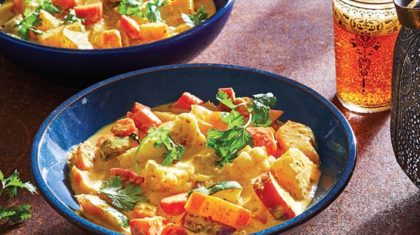 Yellow vegetable curry