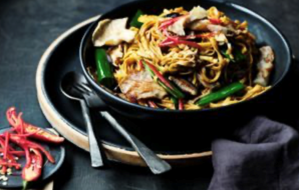 Yi mein noodles