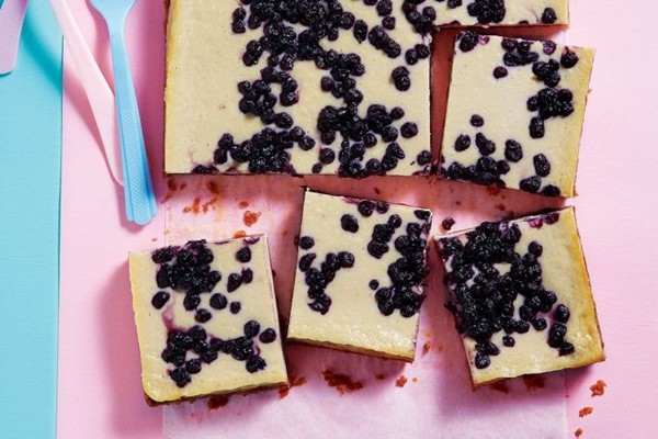 Yoghurt & blueberry cheesecake slice