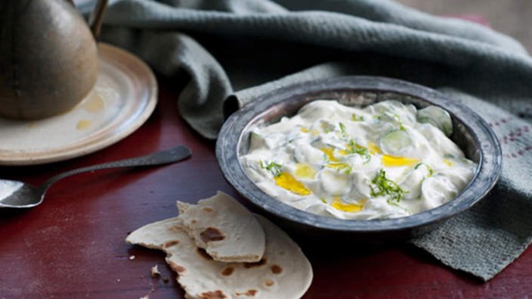 Yoghurt and cucumber salad (Salatit laban wa kh’yar)
