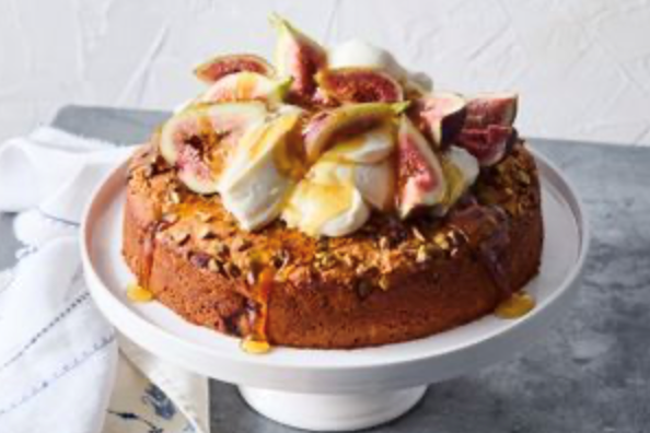 Yoghurt cake with fresh figs