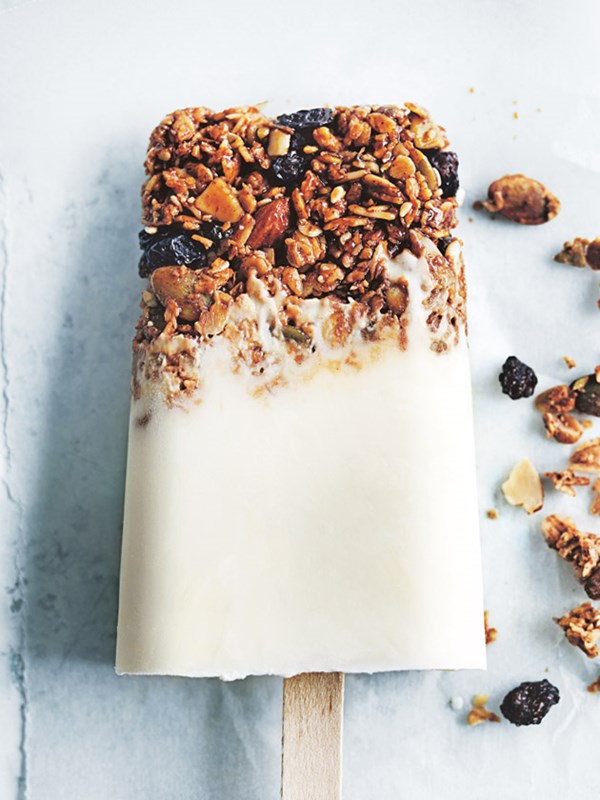 Yoghurt granola popsicles