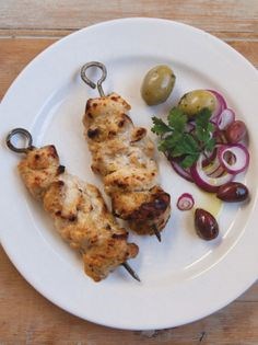 Yoghurt-marinated chicken skewers