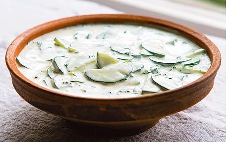 Yoghurt, mint, cucumbers