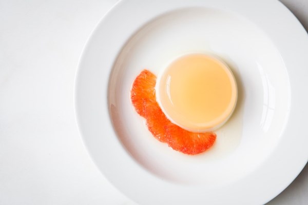  Yoghurt panna cotta with pink grapefruit jelly