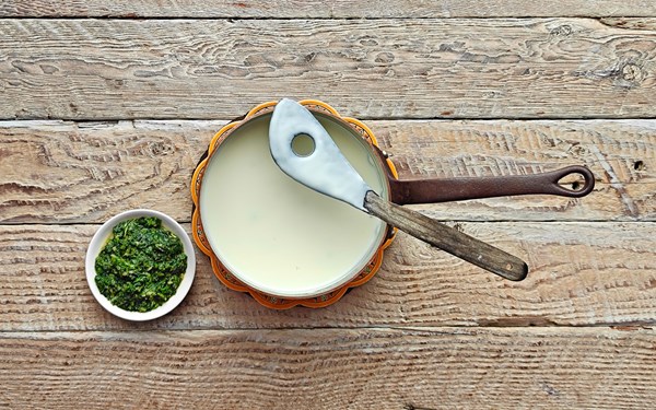 Yoghurt sauce (Laban matboukh)
