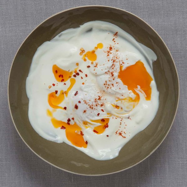 Yoghurt soup with poached eggs