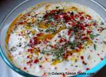 Yoghurt soup with rice, red pepper flakes and dried mint (Yayla çorbasi)