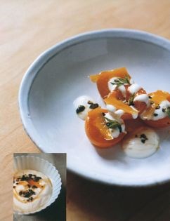 Yoghurt with apricots, honey and pistachios