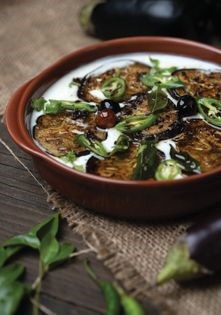Yoghurt with fried eggplant (Baingan ka raita [fried])