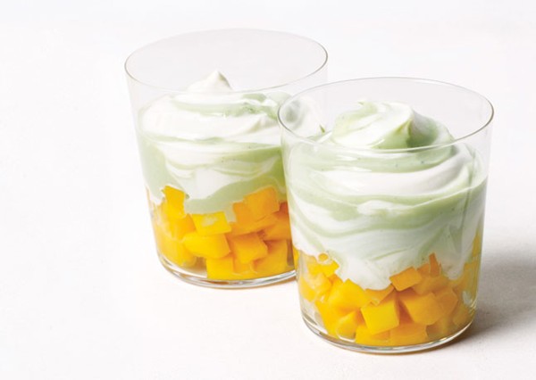Yogurt & matcha swirl with mango