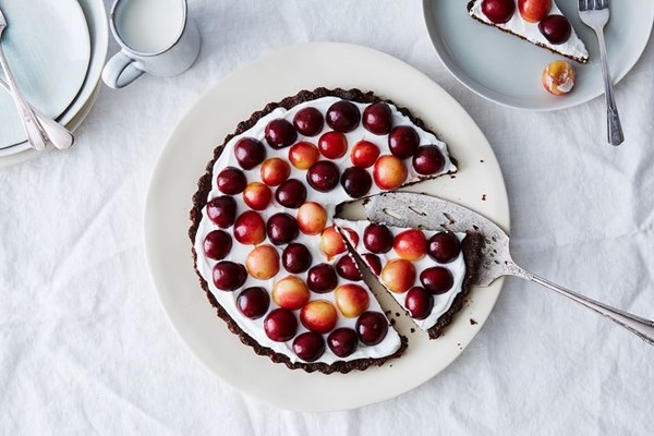 Yogurt and berry tart with a pecan crust