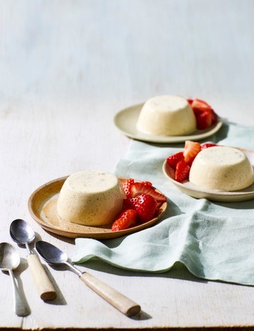Yogurt and honey panna cotta