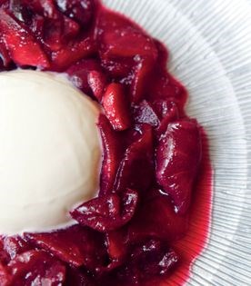 Yogurt charlottes with an apple-cherry compote