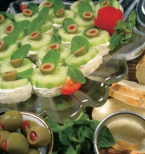 Yogurt cheese canapés (Labni canapé)