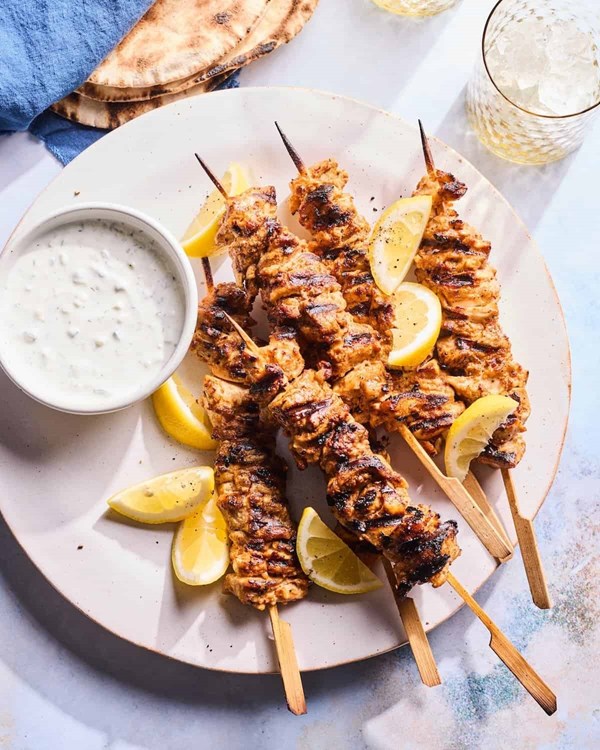 Yogurt marinated grilled chicken skewers