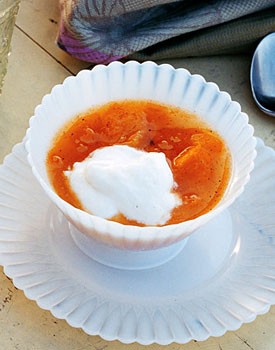Yogurt mousse with apricot sauce