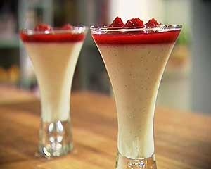 Yogurt panna cotta with raspberry compote