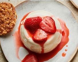Yogurt panna cotta with roasted strawberries & oat biscuits