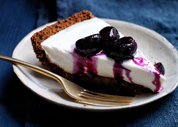 Yogurt pie with grape and black-pepper compote