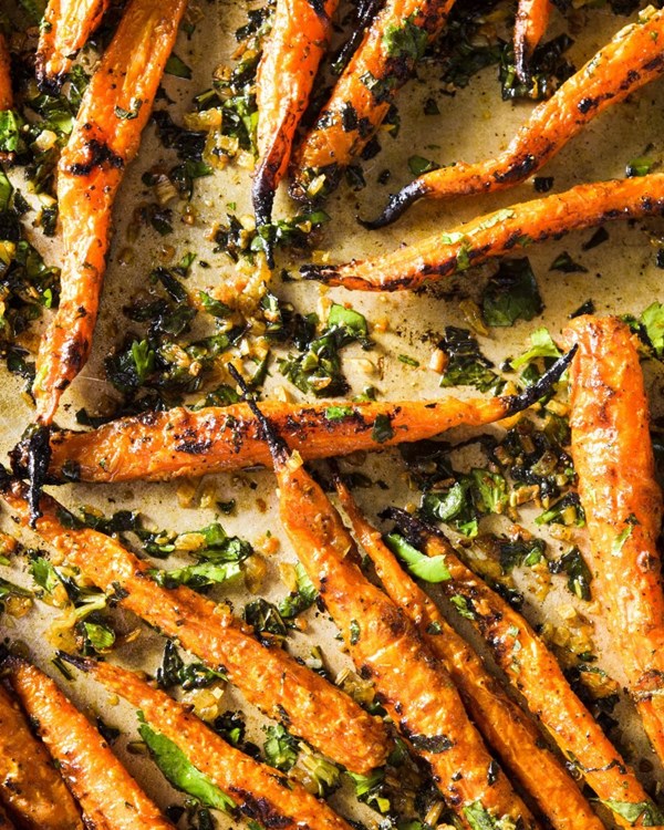 Yogurt-roasted carrots with warm spices