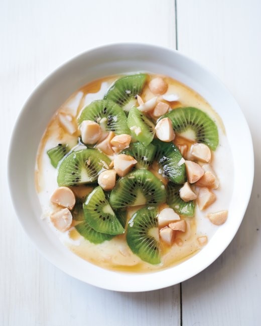 Yogurt with kiwifruit and macadamias