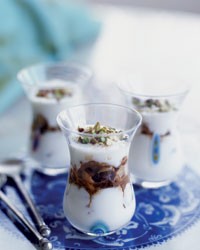 Yogurt with sautéed dried fruits and nuts