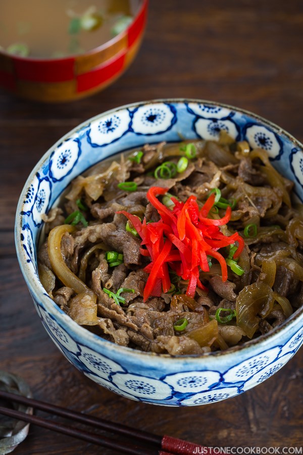 Yoshinoya beef bowl (Gyudon / 牛丼)