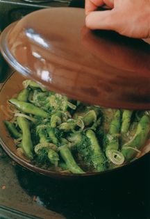 Young broad beans cooked in their shells