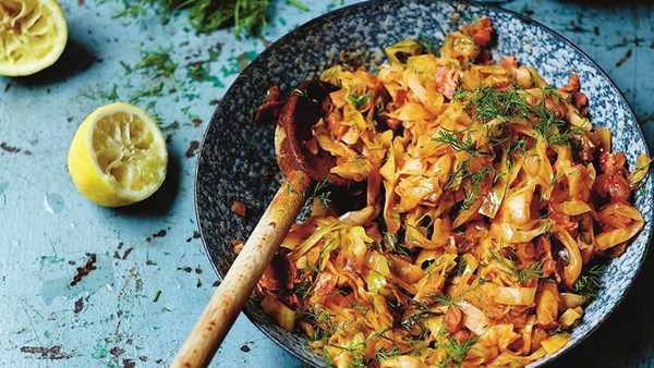 Young spring cabbage with dill and bacon