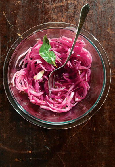 Yucatecan pickled red onions (Escabeche de cebolla)