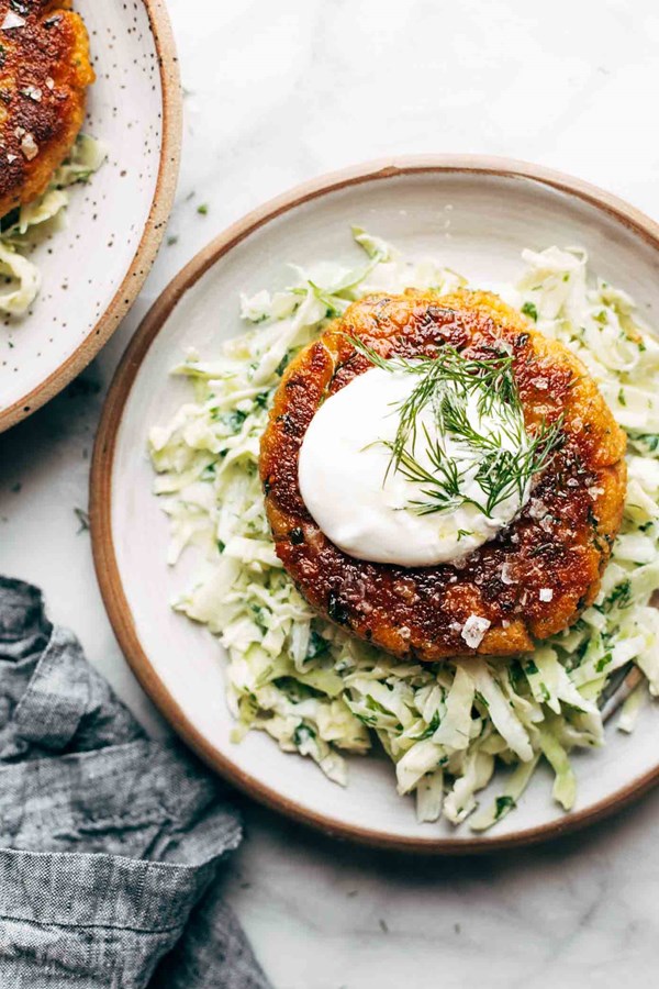 Yummy salmon burgers with slaw