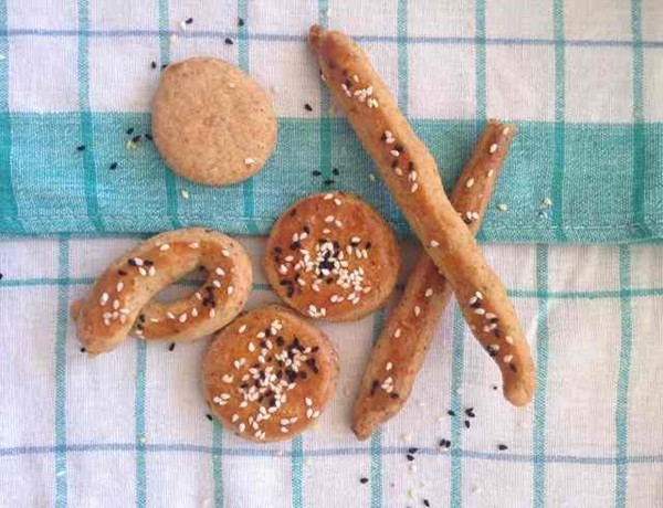 Za’atar biscuits with cheese and spices