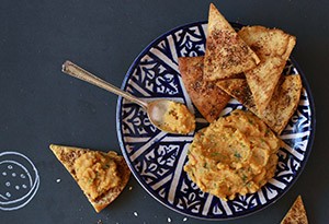 Za'atar-dusted pita chips