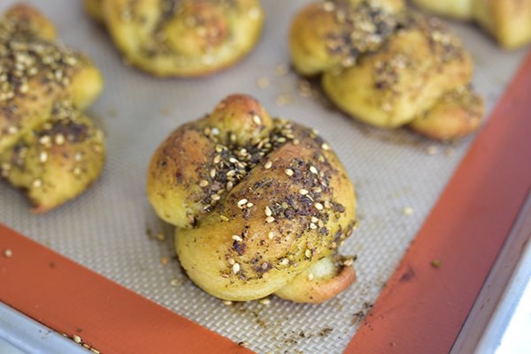Za'atar garlic knots
