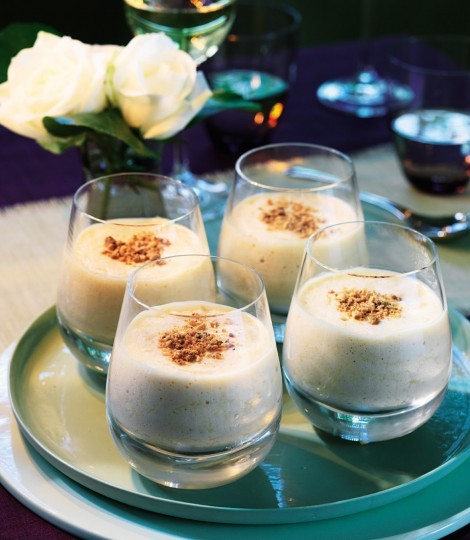 Zabaglione with crushed amaretti biscuits
