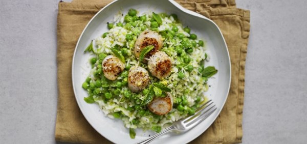 Zesty lemon, pea and scallop risotto
