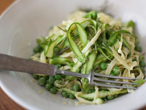 Zesty spring vegetables (Sugo primavera)