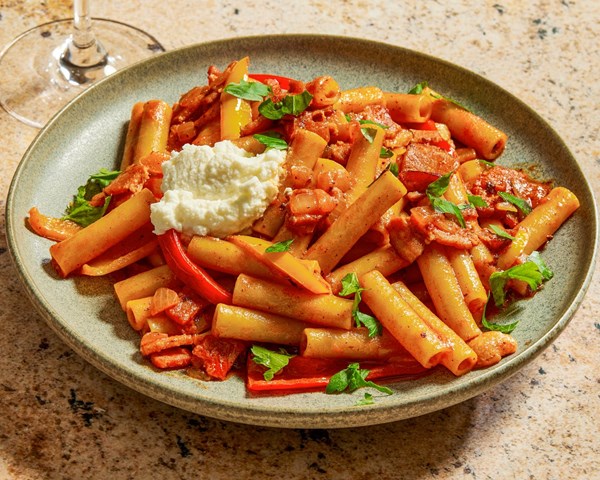 Ziti with sweet peppers, bacon and paprika