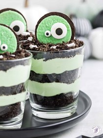 Zombie dirt pudding cups