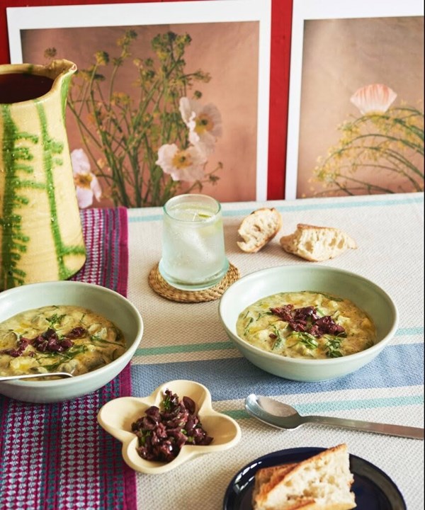 Zucchini & basil soup with olives