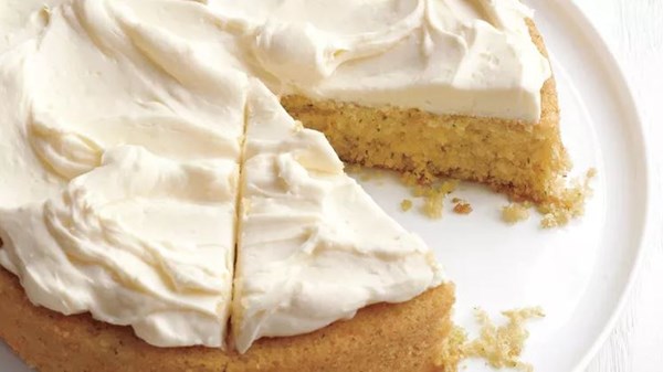 Zucchini-almond cake